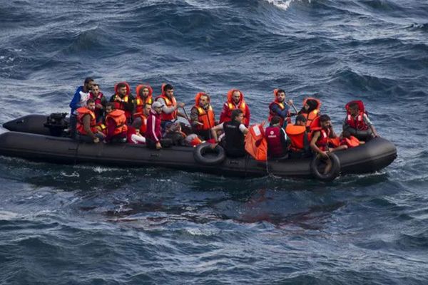 انتشال جثث 17 مهاجرًا وإنقاذ 7 قبالة سواحل ليبيا