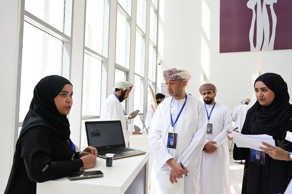 فتحُ باب التسجيل للمشاركة في منتدى لندن الدولي للعلماء الشباب للعام الجاري