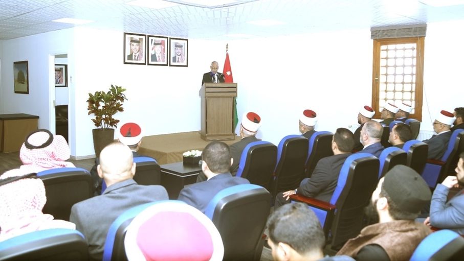 العيسوي يسلم المكرمة الملكية السنوية لـ 30 إماما وواعظا مقبلين على الزواج