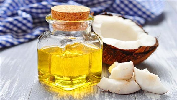 زيت جوز الهند لترطيب الجسم وعلاج الجفاف