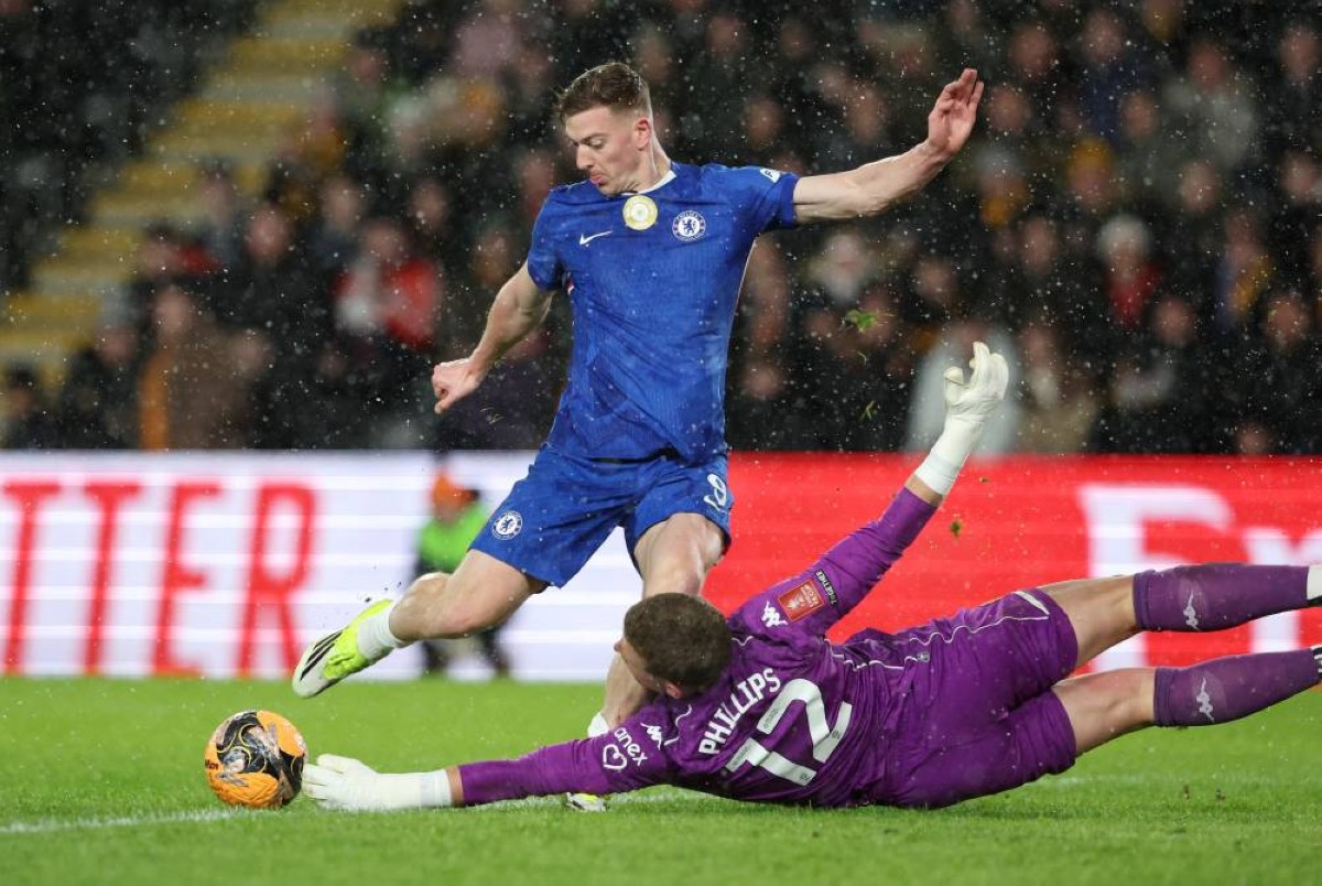 مهاجم تشيلسي يحتفل بهدف فشل في تسجيله (فيديو)