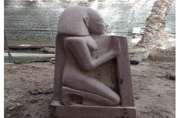 صور| سقوط المتهمين بالتنقيب عن الآثار بحوزتهم تمثال ضخم في الجيزة