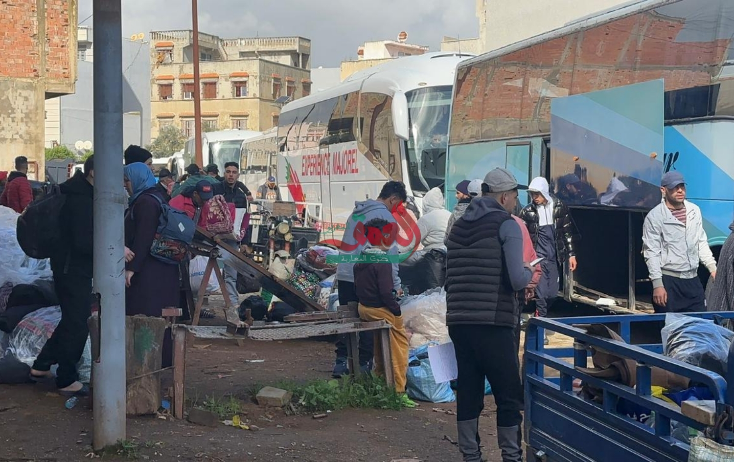 بعد أسابيع من الإجلاء .. القصر الكبير تستقبل أبناءها في أجواء من الامتنان (صور)