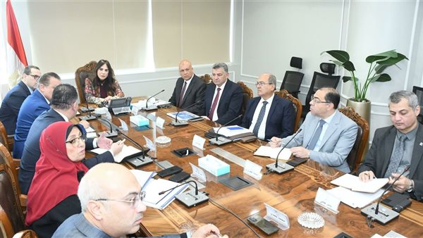 وزيرة الإسكان تبحث مع رئيس "التنمية الحضرية" آخر إجراءات تشغيل حديقة تلال الفسطاط