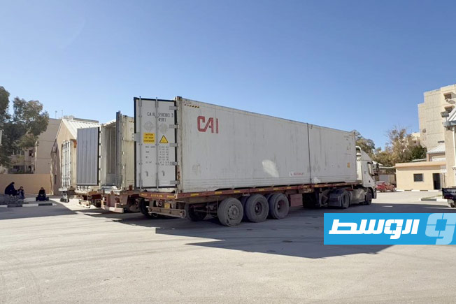 مخازن الإمداد الطبي تتسلم شحنة محاليل وريدية