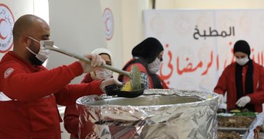 موائد الإفطار وتوزيع الوجبات تتواصل داخل قطاع غزة ضمن حملة هلال الخير