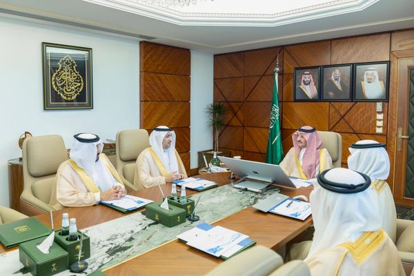 أمير المنطقة الشرقية يستقبل قيادات منظومة المياه ويستقبل رئيس وأعضاء مجلس إدارة جمعية التواصل