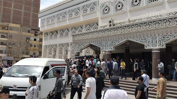 تشييع جنازة نعمان الوزير كبير مشجعي النادي الإسماعيلي إلى مثواه الأخير (صور)