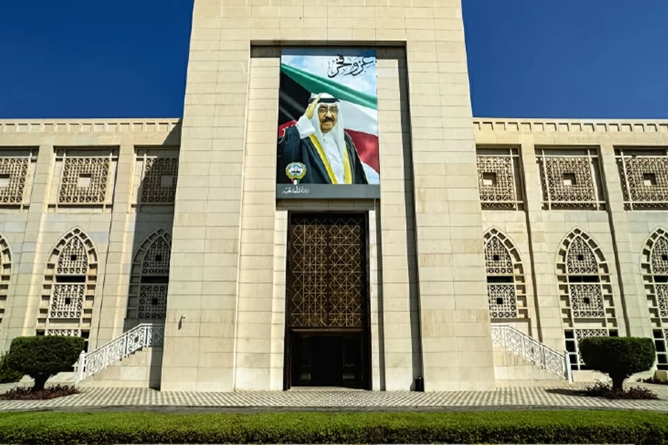 الكويت تدين استهداف ناقلة سعودية أثناء عبورها مضيق هرمز