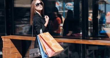 إزاي تشتري لبسك من البراندات العالمية بأسعار زمان وتنسيقه بذكاء؟
