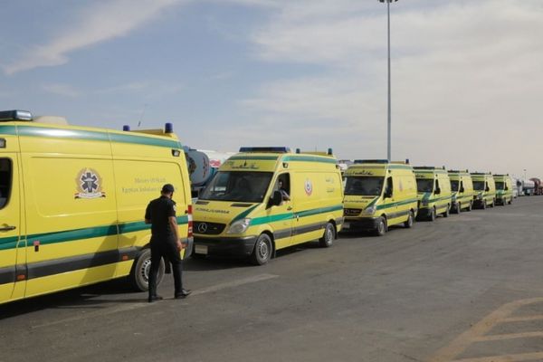 إصابة 18 شخصًا إثر انقلاب سيارة محملة بالعمالة الزراعية في البحيرة