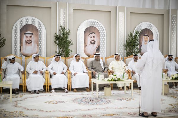 محمد بن حمدان بن زايد يشهد العرس الجماعي لـ83 عريساً من منتسبي هيئة أبوظبي للدفاع المدني