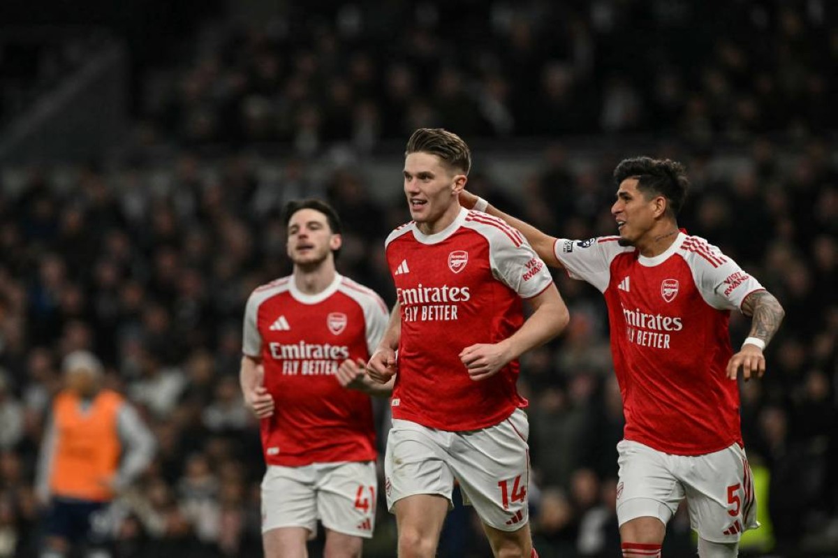 أرسنال يفوز على توتنهام ويعزز صدارته للدوري الإنجليزي