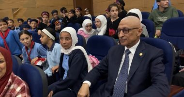 محافظ شمال سيناء يشارك الأطفال فرحتهم في الذكرى الـ44 لتحرير سيناء