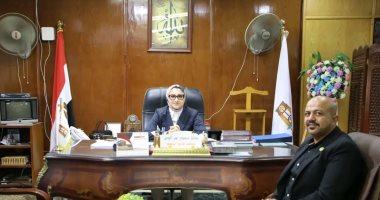 محافظ الوادي الجديد تلتقي نقيب المهندسين لبحث سبل التعاون المشترك