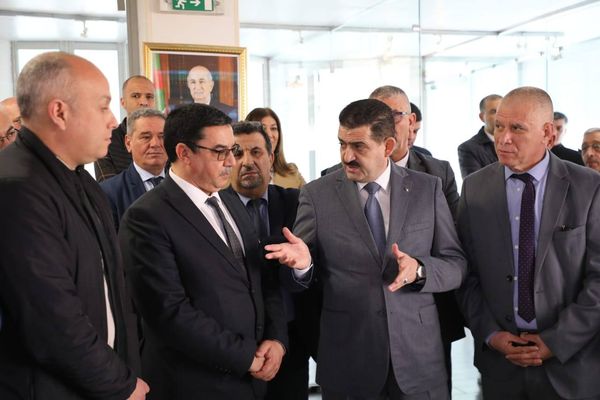 دربال يتفقد خدمة التزويد بالمياه بالجزائر وتيبازة