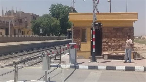 النقل تكشف تفاصيل حادث مزلقان ميت حلفا