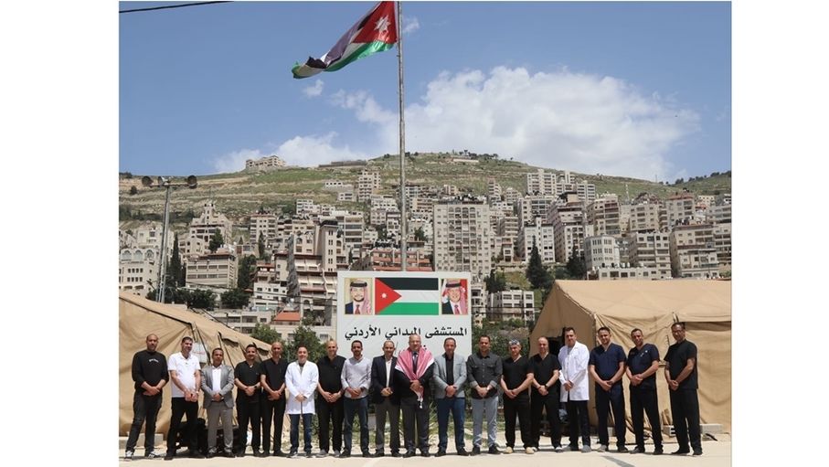 المستشفيان الميدانيان الأردنيان في جنوب غزة ونابلس يحتفلان بيوم العلم