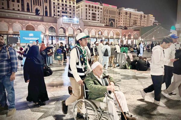 الكشافة السعوديون في خدمة ضيوف الرحمن