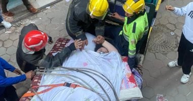 الحماية المدنية تساعد فى إنزال سيدة تزن 350 كيلو للعلاج بالمطرية