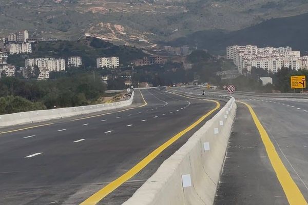 جلاوي يضع مقطعا من منفذ طريق بجاية حيز الخدمة