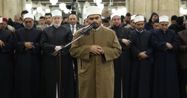 أئمة القبلة بالجامع الأزهر يؤمون المصلين بالقراءات المتواترة في صلاة التراويح