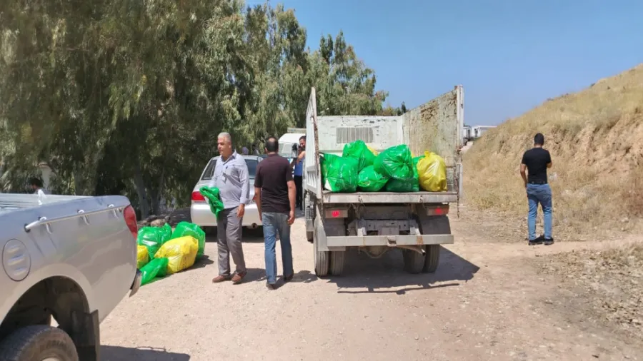 رفع 4 أطنان من النفايات من محيط سد الملك طلال