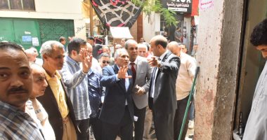 أسيوط تتوسع فى مشروعات الأسواق الحضارية.. المحافظة تسعى للقضاء على العشوائيات وتنظيم حركة التجارة.. الحمراء ومنفلوط والكوم الأحمر أبرز المشروعات لدعم الباعة الجائلين وتحسين المظهر الحضارى