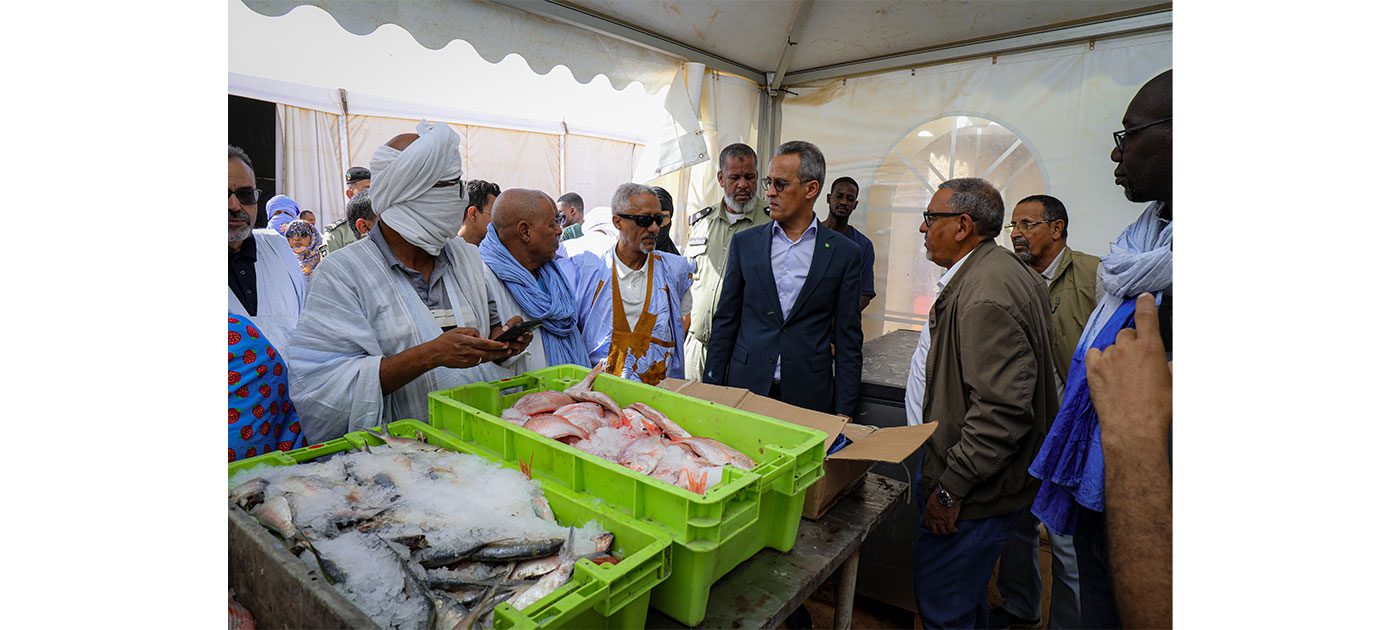 وزير الصيد يزور عددا من المعارض الرمضانية ويطلق عملية التوزيع المجاني للأسماك