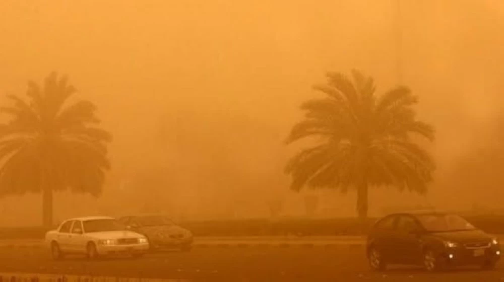 مصر تحت عاصفة رملية قوية.. تدهور الرؤية وتحذيرات عاجلة من «الأرصاد»