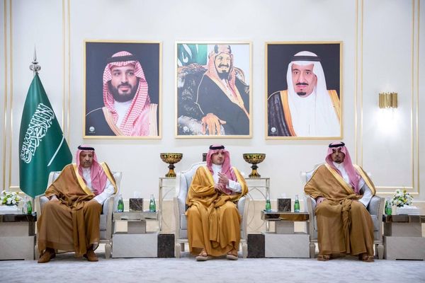 عبدالعزيز بن سعود يلتقي أمير الباحة ويطّلع على المبادرات التنموية بالمنطقة