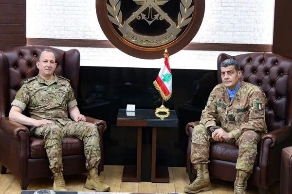 قائدا الجيش اللبناني واليونيفيل يبحثان تطورات الجنوب وتعزيز التعاون