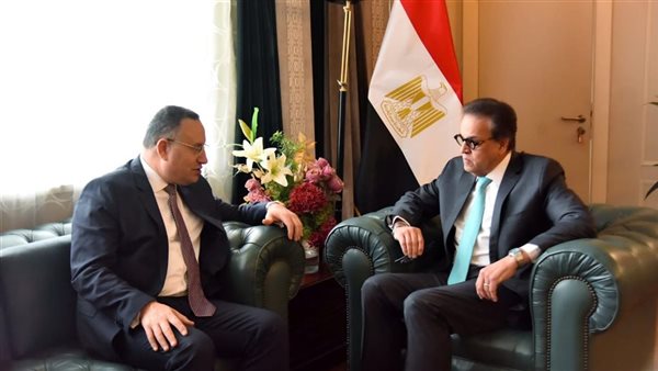 وزيرا الصحة والتعليم العالي يبحثان تعزيز التعاون لدعم منظومة التأمين الصحي الشامل