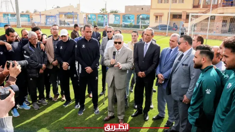 رئيس هيئة قناة السويس يقدم التهنئة للفريق الأول لكرة القدم بعد الصعود للدوري الممتاز