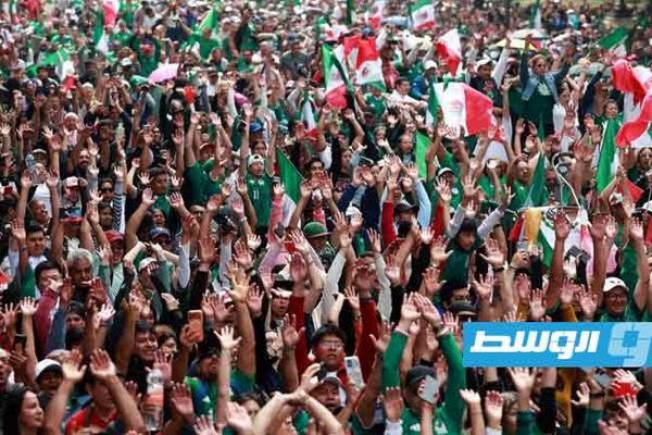 المكسيك تعيد إحياء الموجة البشرية الخاصة بمونديال 1986