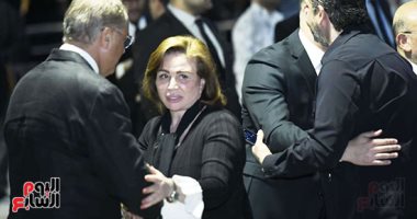 إلهام شاهين وهند صبرى ونرمين الفقى فى عزاء هانى شاكر