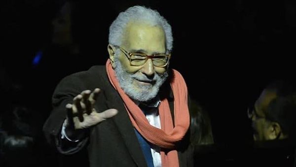 نجل عبد الرحمن أبو زهرة يكشف تفاصيل تشييع جثمان والده ويحذر من تصريحات مزعومة عن وصايا الفنان
