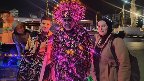 بالأنوار والطبلة، ​عمي أمين.. مسحراتي يخطف الأنظار بـ "نيولوك" التروسيكل فى المنصورة (فيديو وصور)