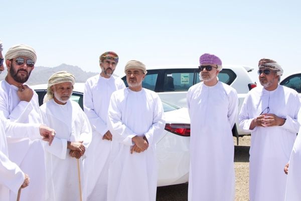 وزير النقل والاتصالات وتقنية المعلومات يطلع على مشروعات البنية الأساسية بمحافظة البريمي