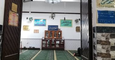 قبر أحد الأولياء بأقدم شوارع الإسكندرية ومريدوه يأتوه من المحافظات