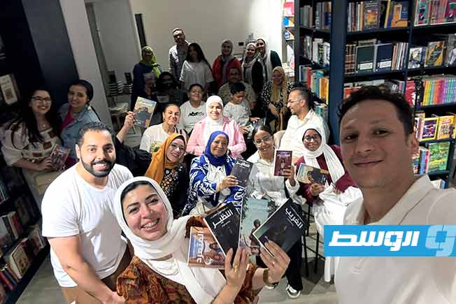 «البخاري» يعلن استئناف كتابة سلسلة «سيرة النور والظلام» ويكشف عن منهجيته لتجاوز تعقيد الخطوط الزمنية