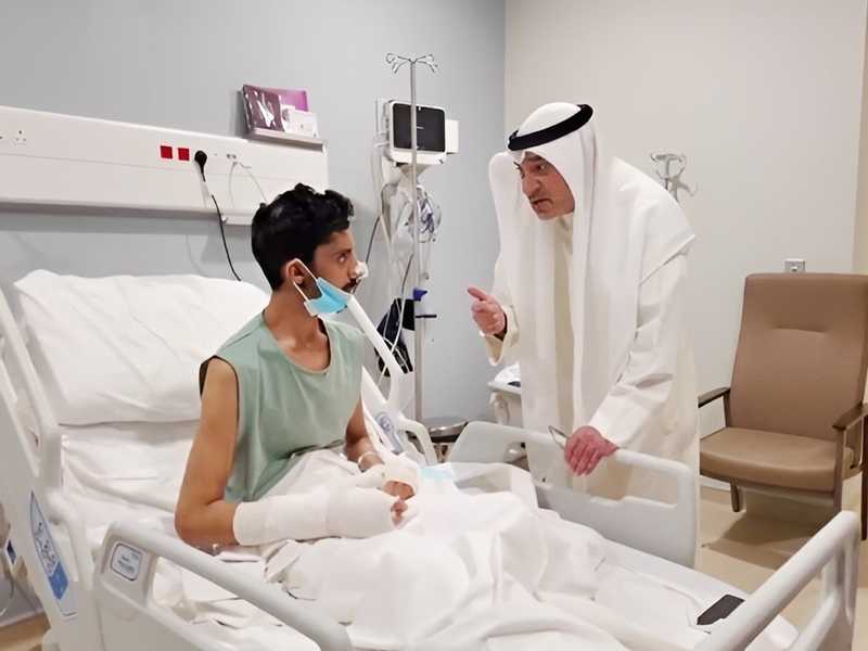 النائب الأول يزور عايض العتيبي ومصابي الاعتـداء الإيرانـي الآثـم