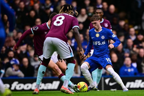 تشيلسي يتعثر مجدداً وسط جماهيره بتعادل محبط مع بيرنلي