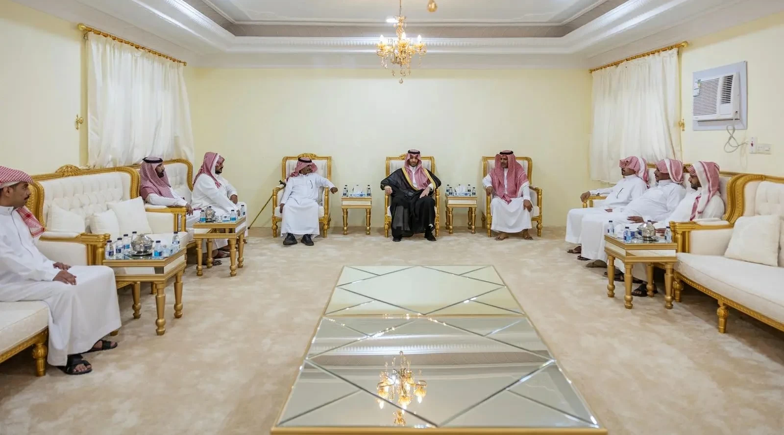 نائب أمير الجوف يعزّي الرويلي في وفاة والدته
