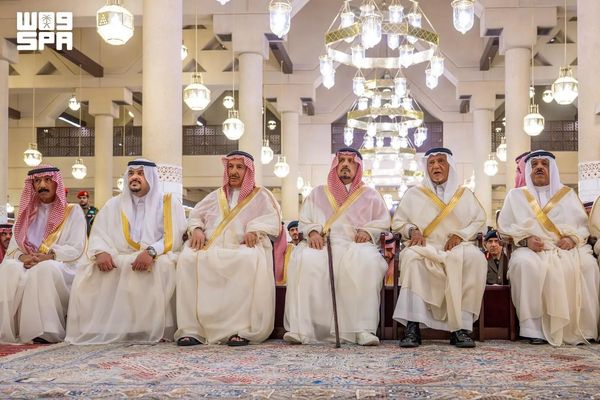 أمير الرياض ونائبه يؤديان صلاة عيد الأضحى