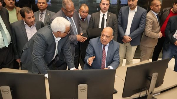 وزير الكهرباء في جولة داخل المركز القومي للتحكم في الطاقة لمتابعة سير العمل في رمضان