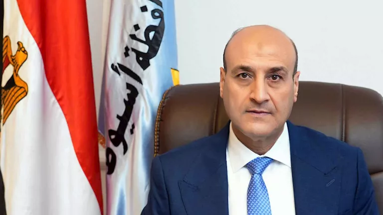 محافظ أسيوط يطلق حملة تفتيش شاملة على المحال والمطاعم