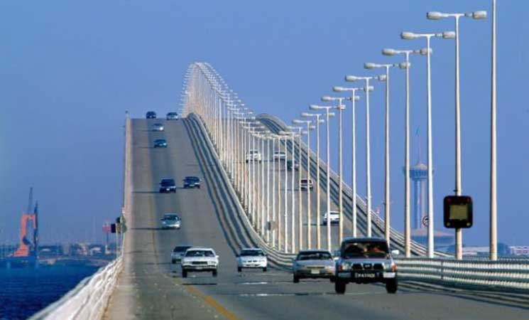 تعليق عبور المركبات على جسر الملك فهد الرابط بين السعودية والبحرين- (تدوينة)
