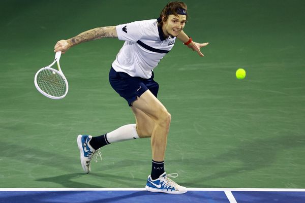 بوبليك يتأهل للدور الـ16 ببطولة دبي للتنس