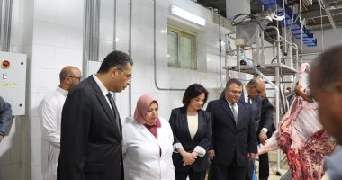 محافظ البحر الأحمر يتفقد المجزر الآلى بشمال الأحياء لمتابعة ذبح الأضاحى